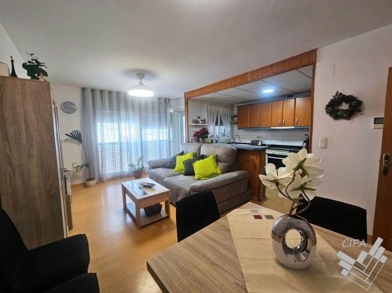 Living room of Flat for sale in Vinaròs  with Parquet flooring, Terrace and Balcony