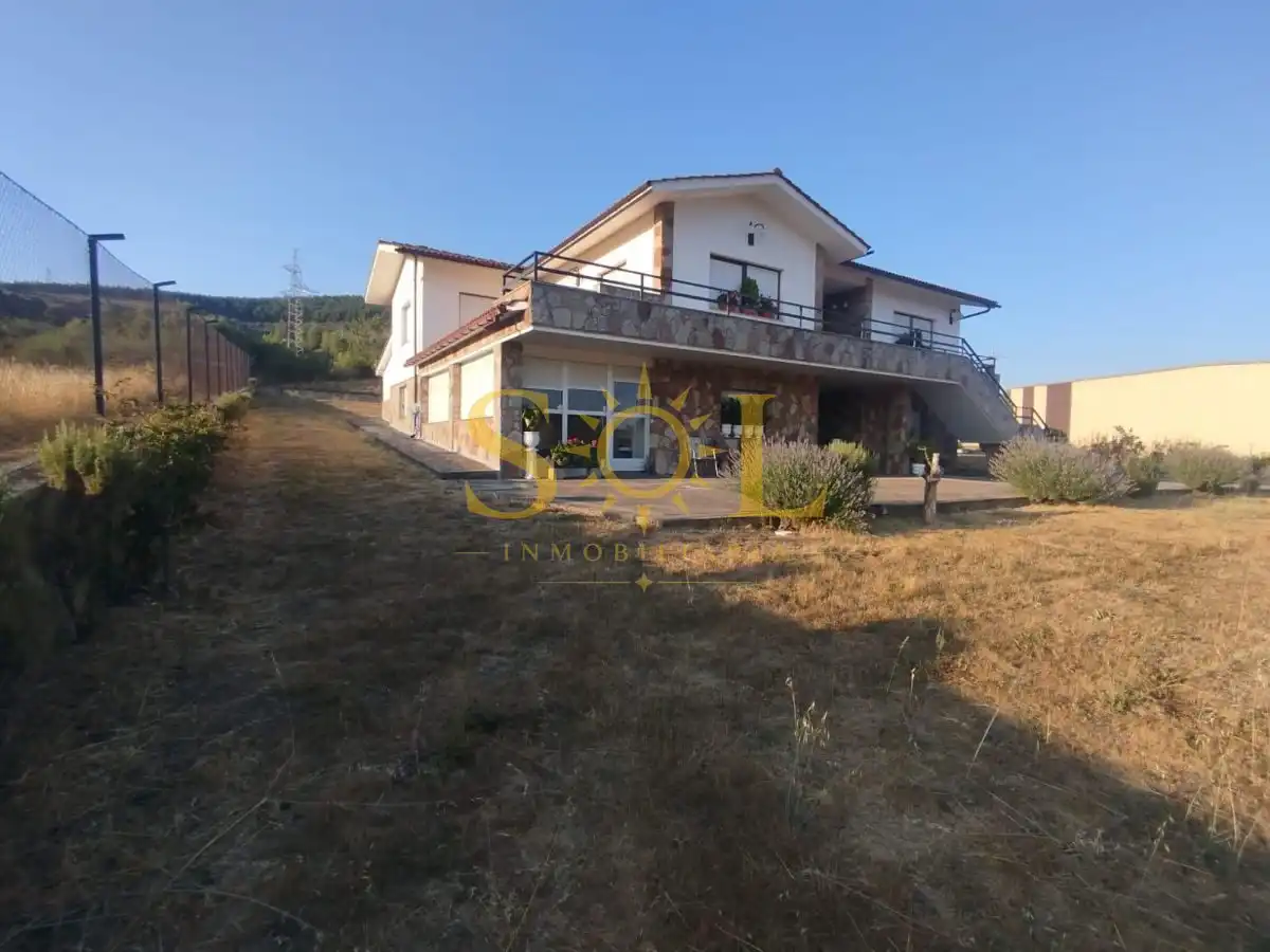 Vista exterior de Casa o chalet en venta en Carrocera con Calefacción, Jardín privado y Terraza