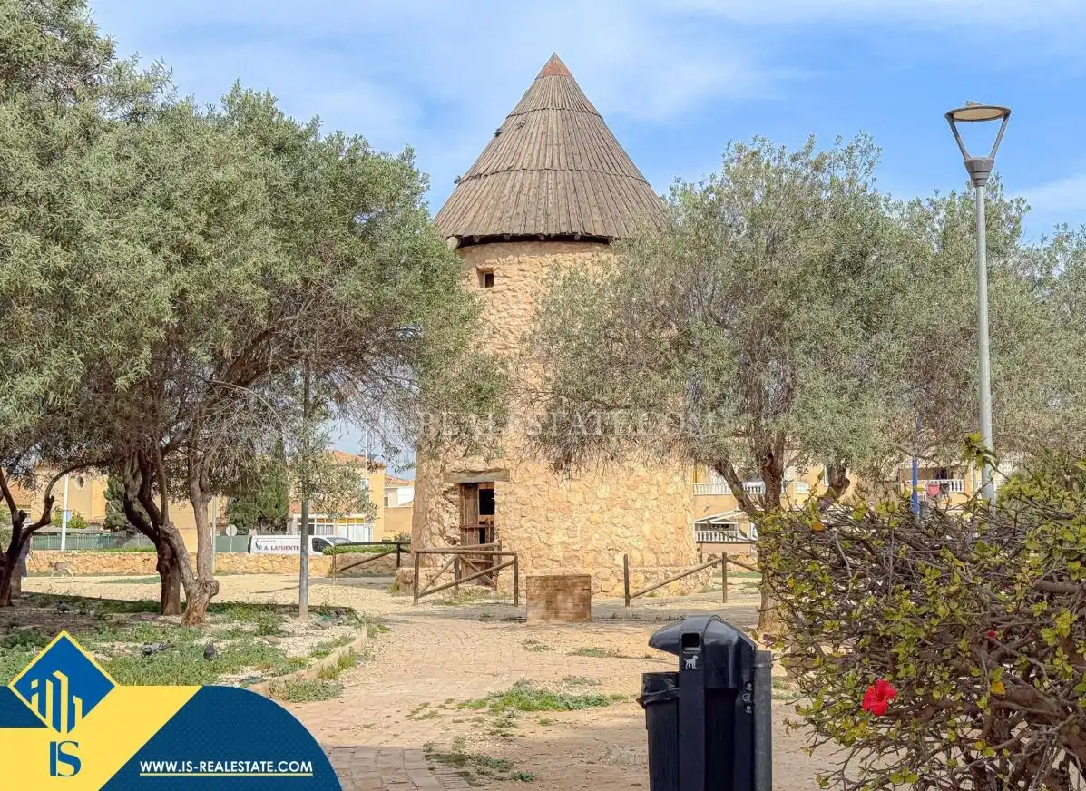 Vista exterior de Apartamento en venta en Torrevieja con Calefacción, Terraza y Amueblado
