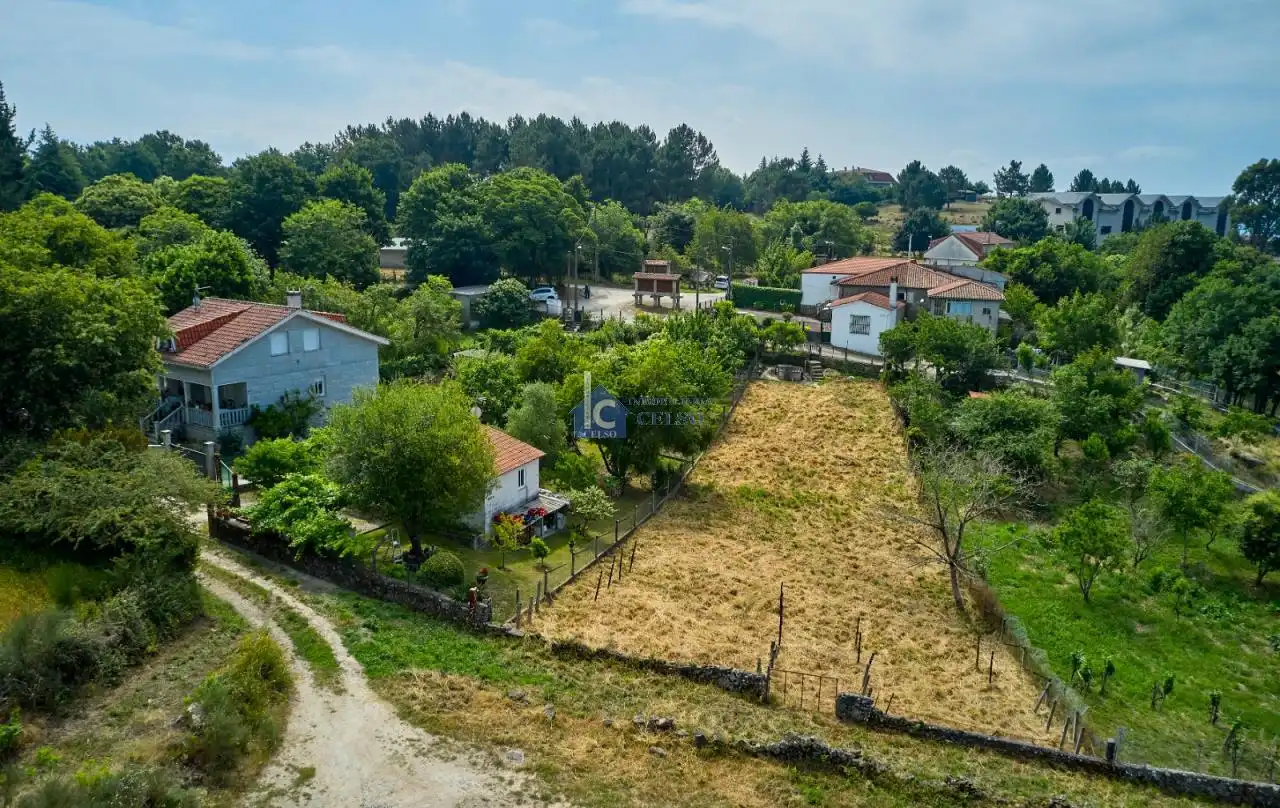 Casa o xalet en venda en Ourense Capital  amb Calefacció, Jardí privat i Traster