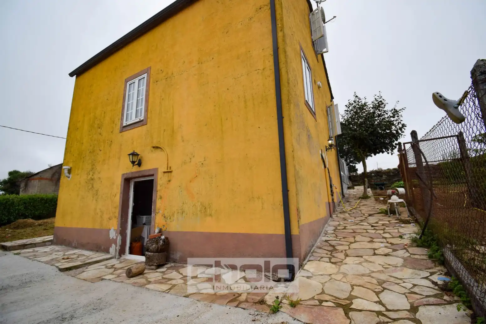 Vista exterior de Casa o xalet en venda en Castroverde amb Calefacció, Parquet i Traster
