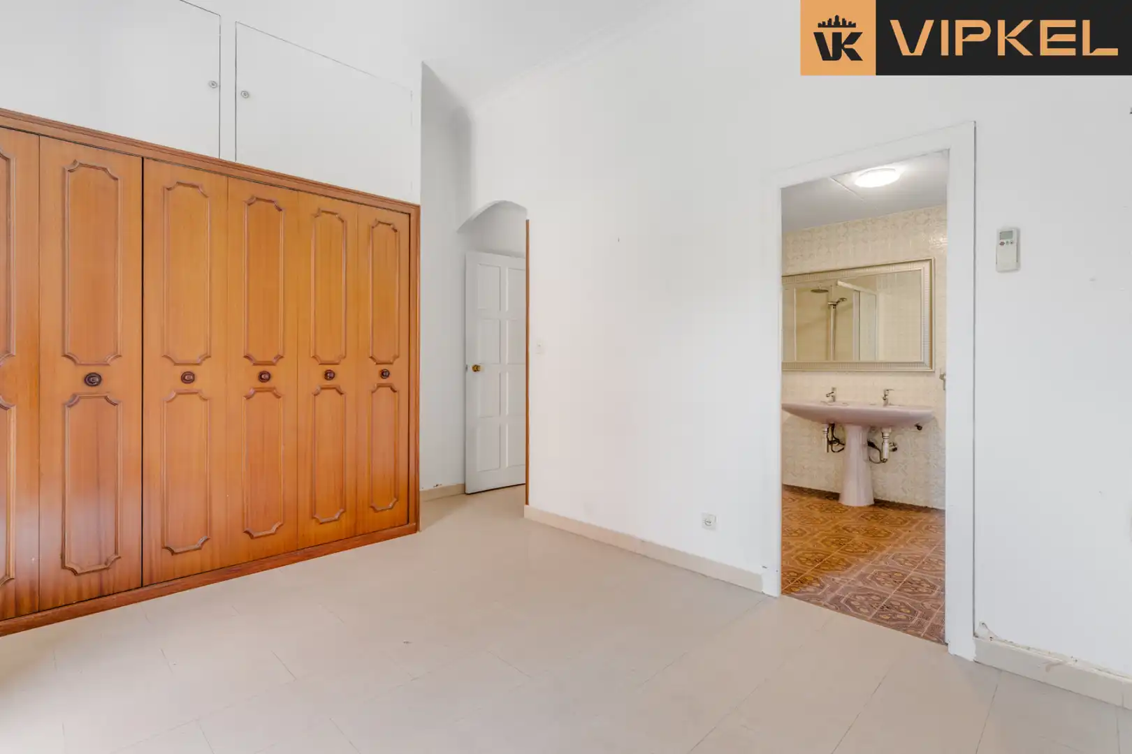 Schlafzimmer von Einfamilien-Reihenhaus zum Verkauf in Barcelona mit Privatgarten und Terrasse