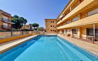 Piscina de Apartament en venda en L'Estartit amb Aire condicionat, Calefacció i Terrassa