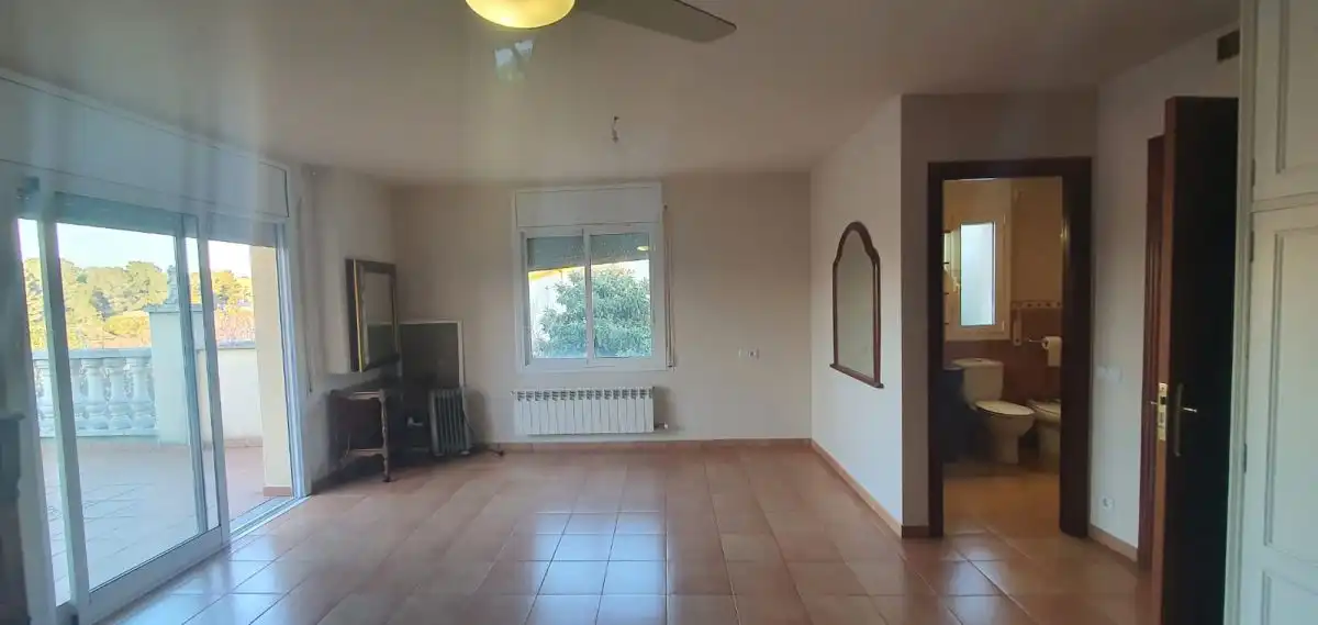 Sala de estar de Casa o chalet en venta en Els Pallaresos con Aire acondicionado, Calefacción y Jardín privado