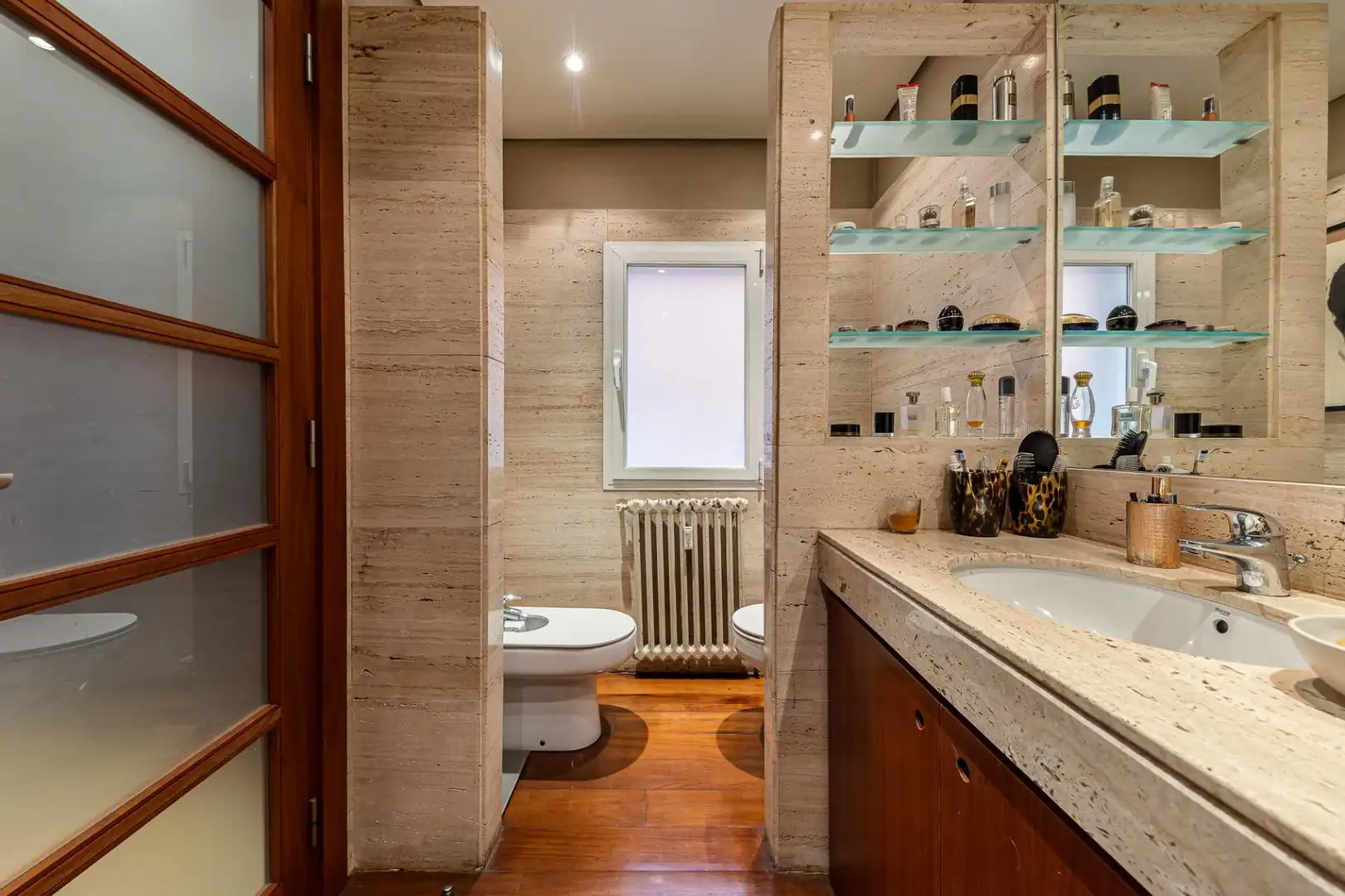 Badezimmer von Wohnung zum Verkauf in Madrid mit Klimaanlage und Abstellraum
