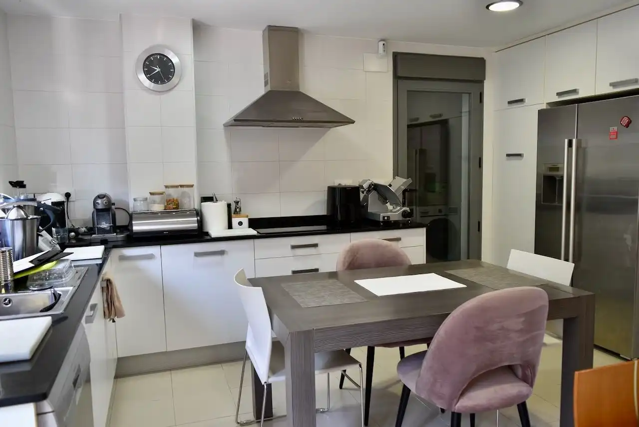 Cocina de Casa o chalet en venta en L'Alfàs del Pi con Aire acondicionado, Calefacción y Terraza