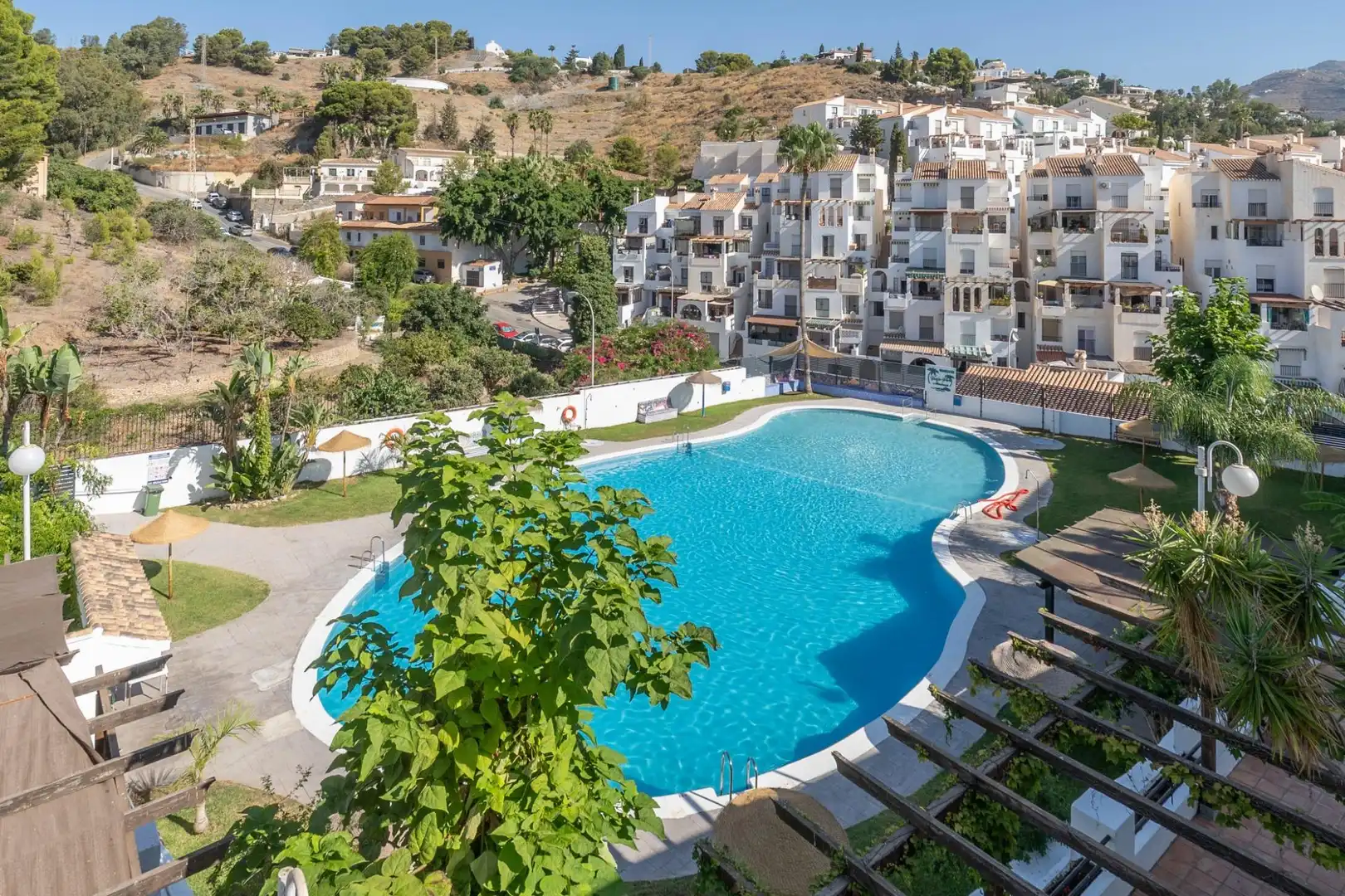 Schwimmbecken von Haus oder Chalet zum Verkauf in Almuñécar mit Privatgarten, Terrasse und Balkon