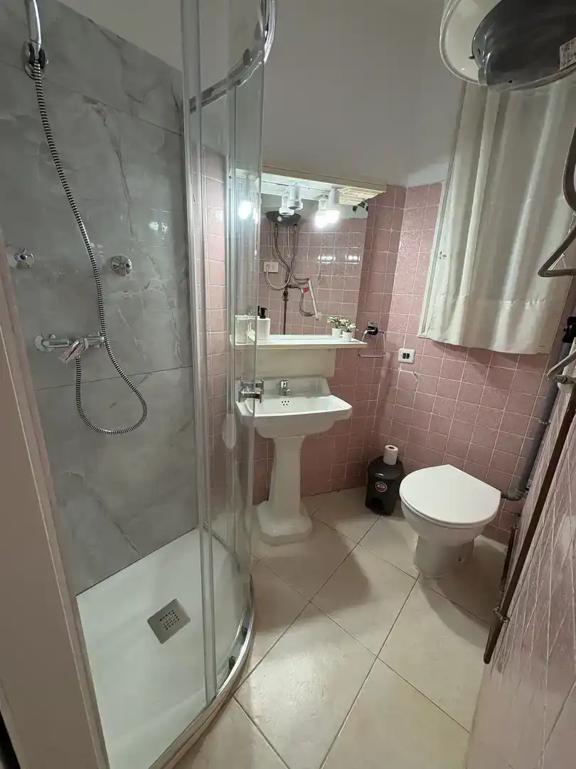 Baño de Piso para compartir en Alzira con Aire acondicionado y Amueblado
