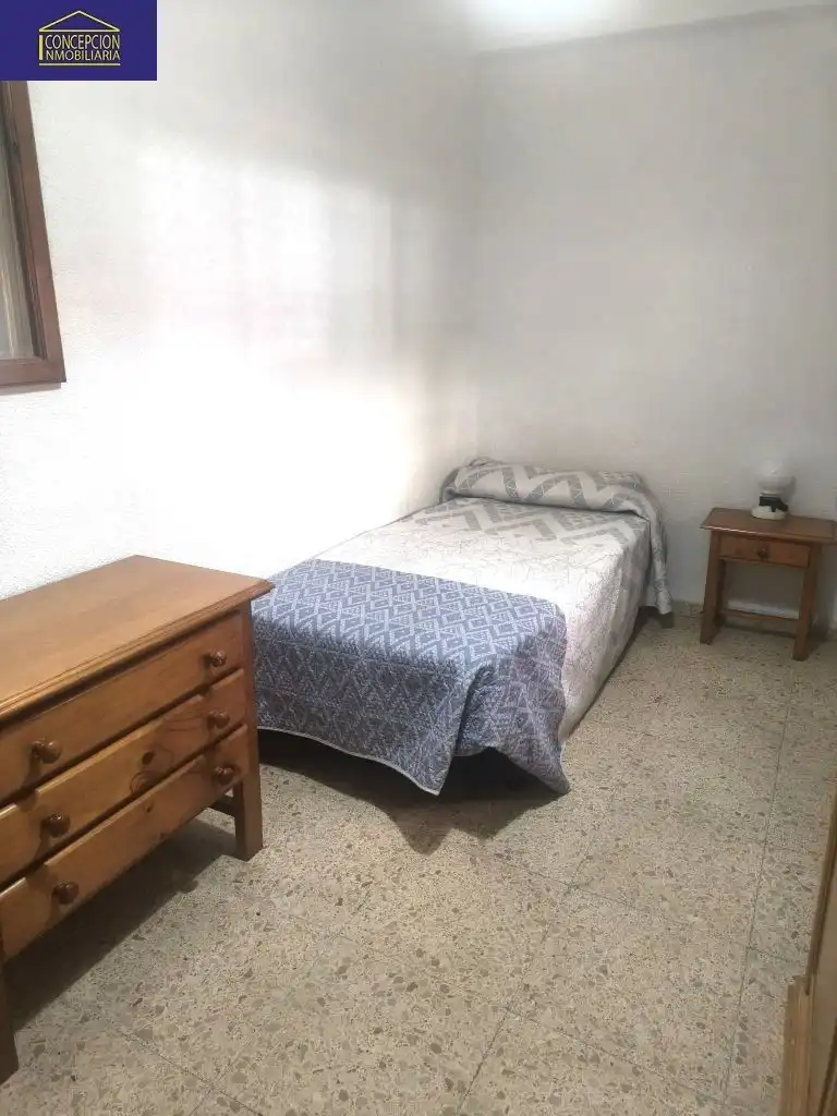 Schlafzimmer von Wohnung zur Miete in Córdoba mit Klimaanlage, Heizung und Möbliert
