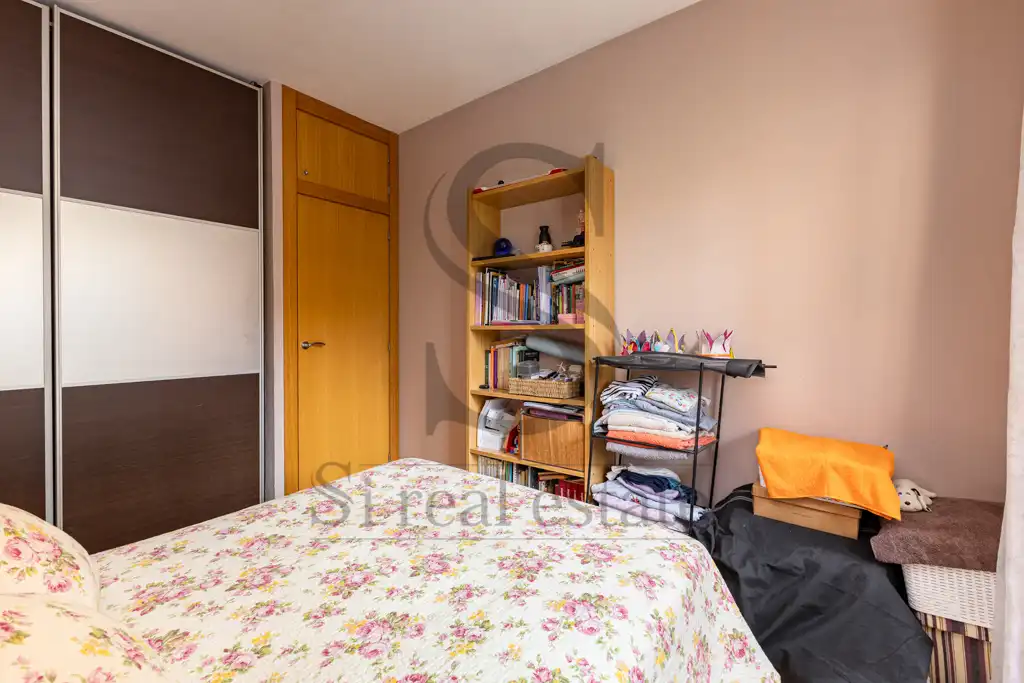 Bedroom of Flat for sale in Barcelona  with Air Conditioner and Parquet flooring