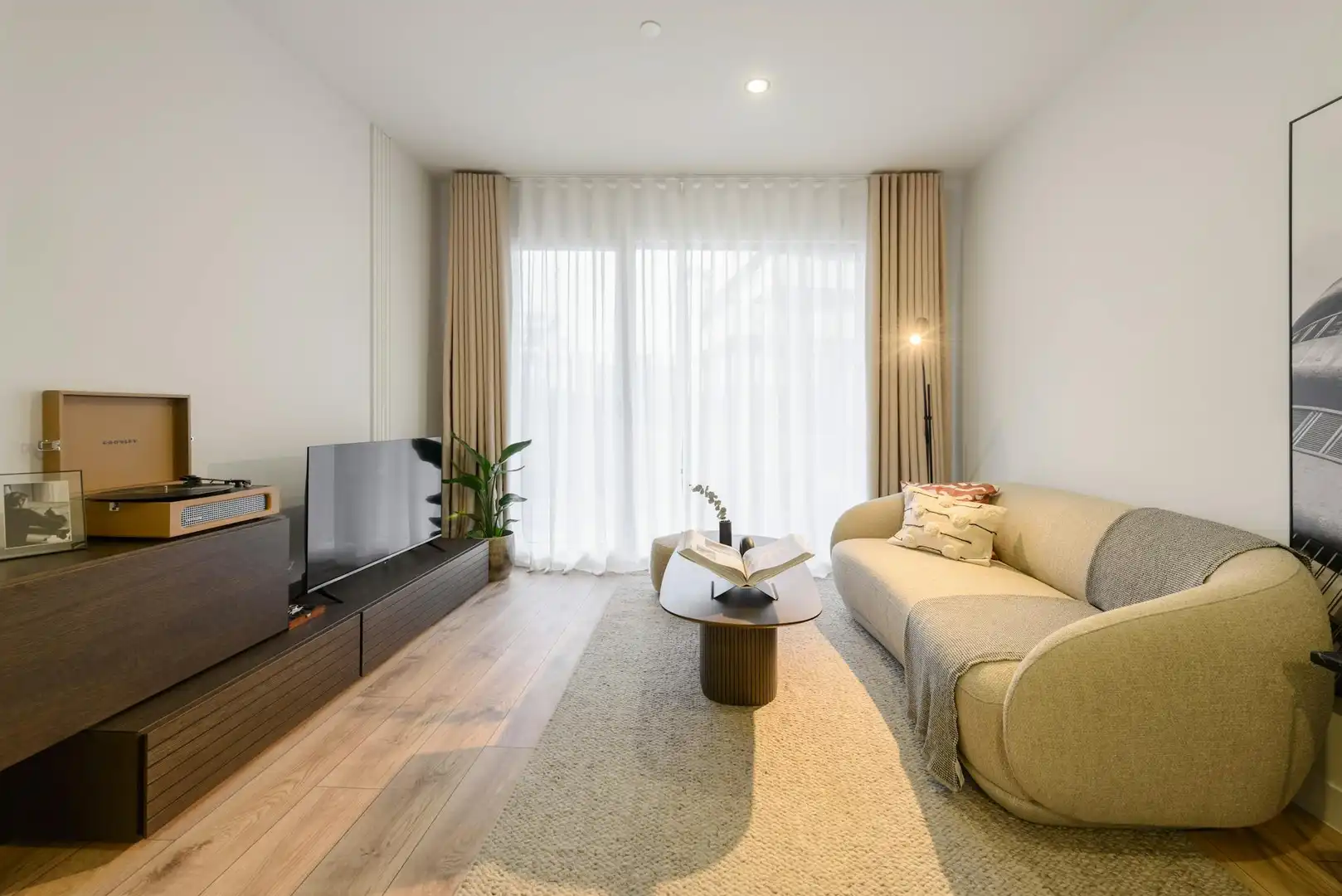 Living room of Flat for rent in Madrid  with Air Conditioner, Heating and Furnished