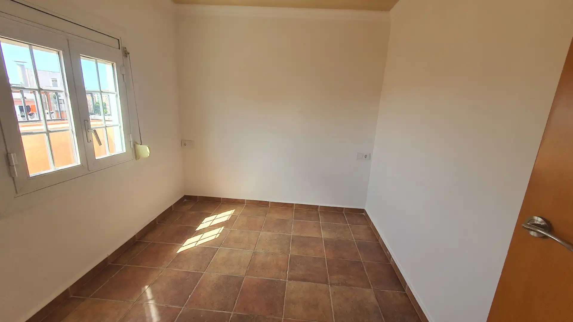 Habitación de Ático en venta en L'Hospitalet de Llobregat con Aire acondicionado, Calefacción y Terraza