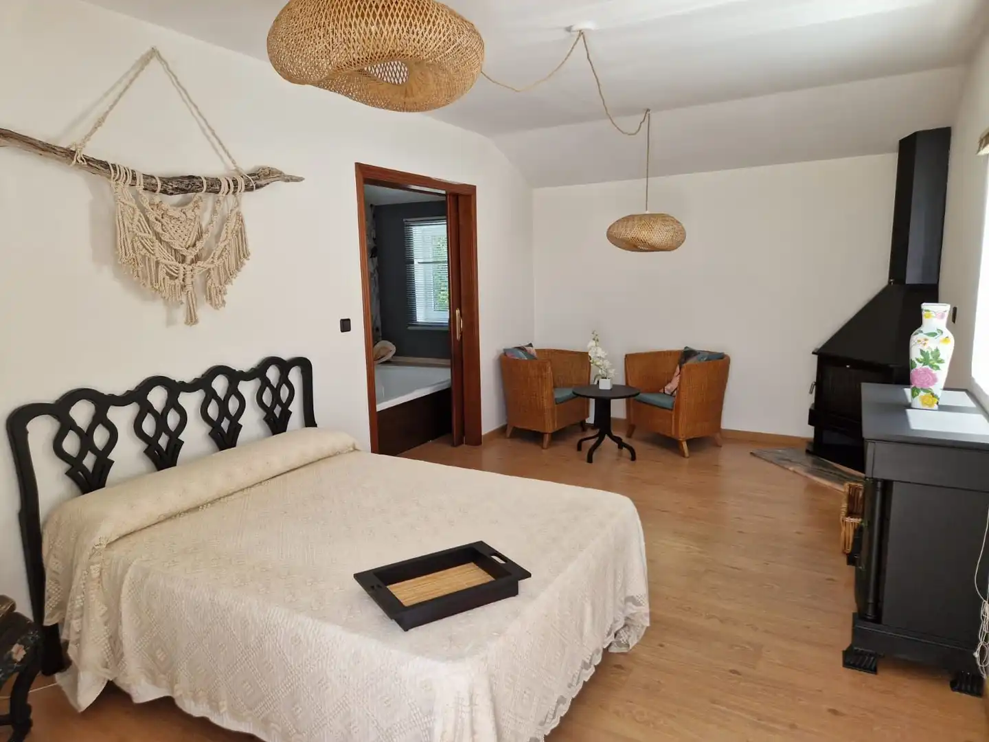 Dormitori de Casa o xalet en venda en Oleiros amb Calefacció, Jardí privat i Terrassa