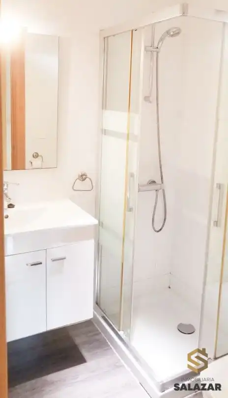 Badezimmer von Wohnung zur Miete in Urduliz mit Heizung und Möbliert