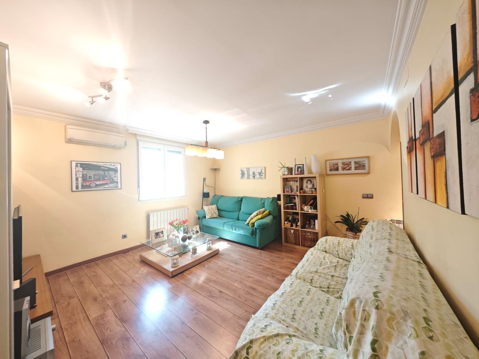 Sala de estar de Planta baja en venta en  Madrid Capital con Aire acondicionado, Calefacción y Parquet