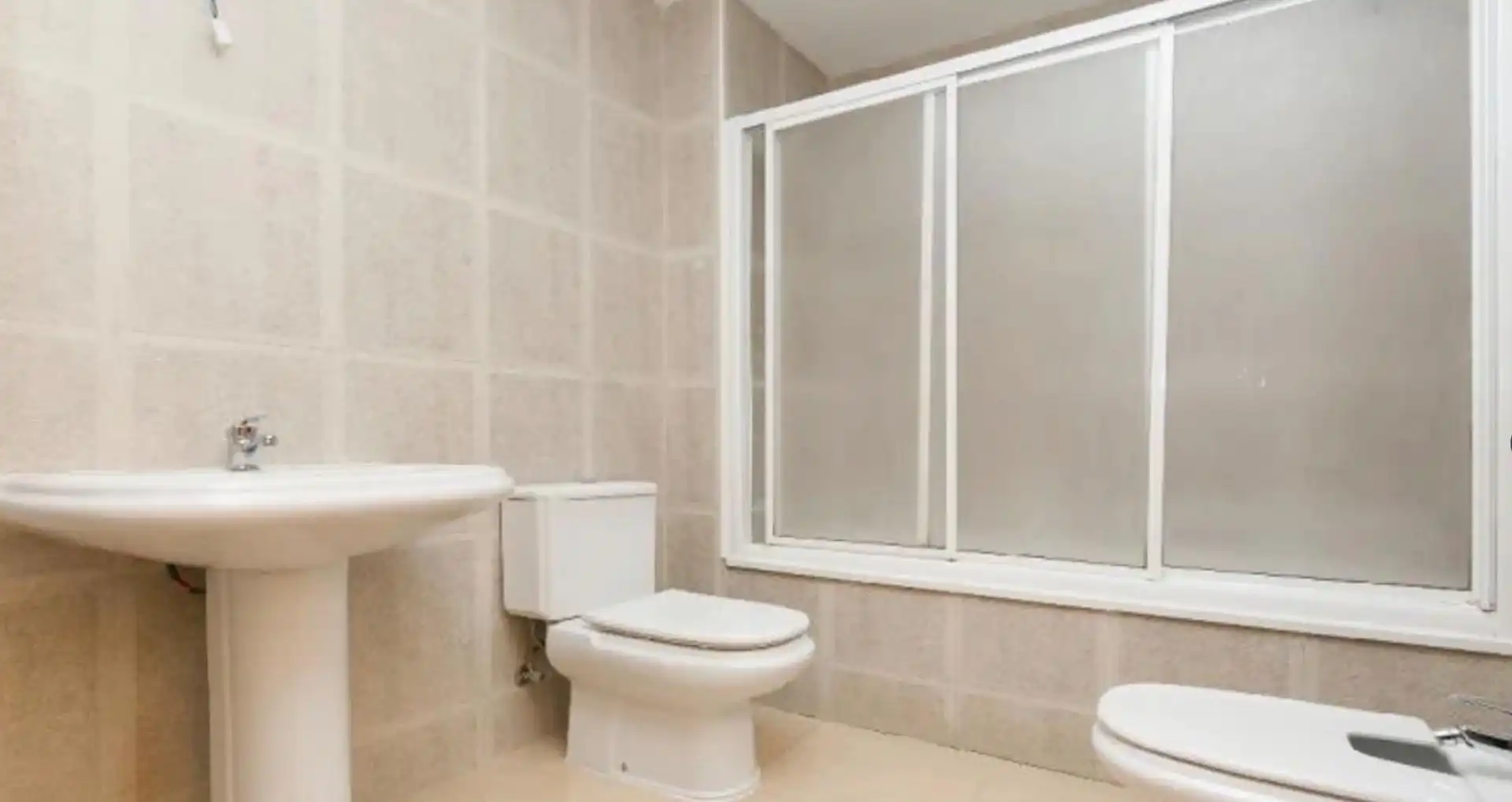 Badezimmer von Wohnungen zum Verkauf in Ripollet mit Balkon
