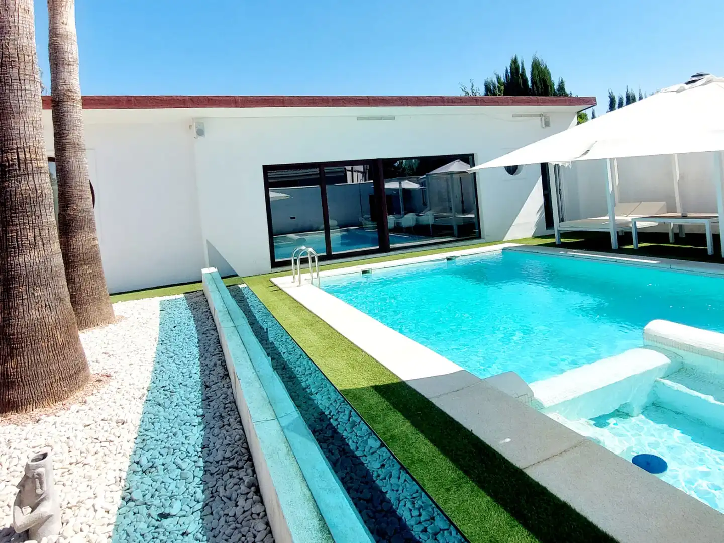 Piscina de Casa o xalet en venda en Córdoba amb Aire condicionat, Calefacció i Jardí privat