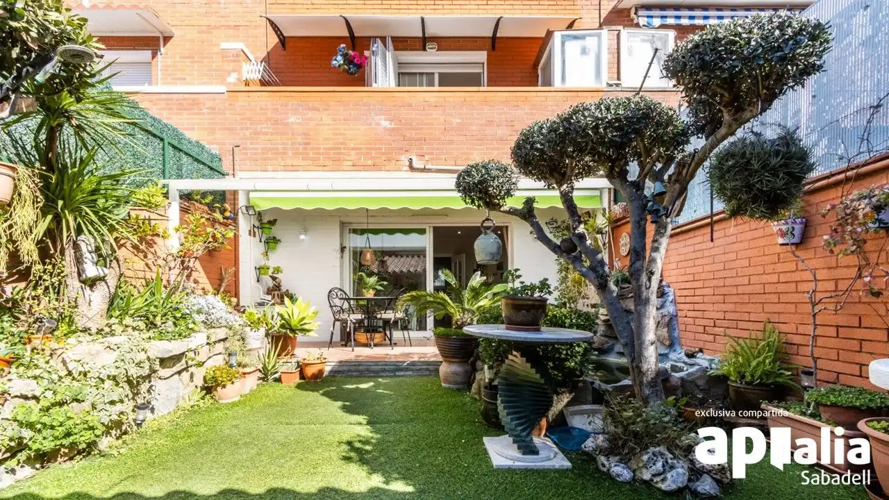 Terrassa de Casa o xalet en venda en Terrassa amb Aire condicionat, Calefacció i Jardí privat