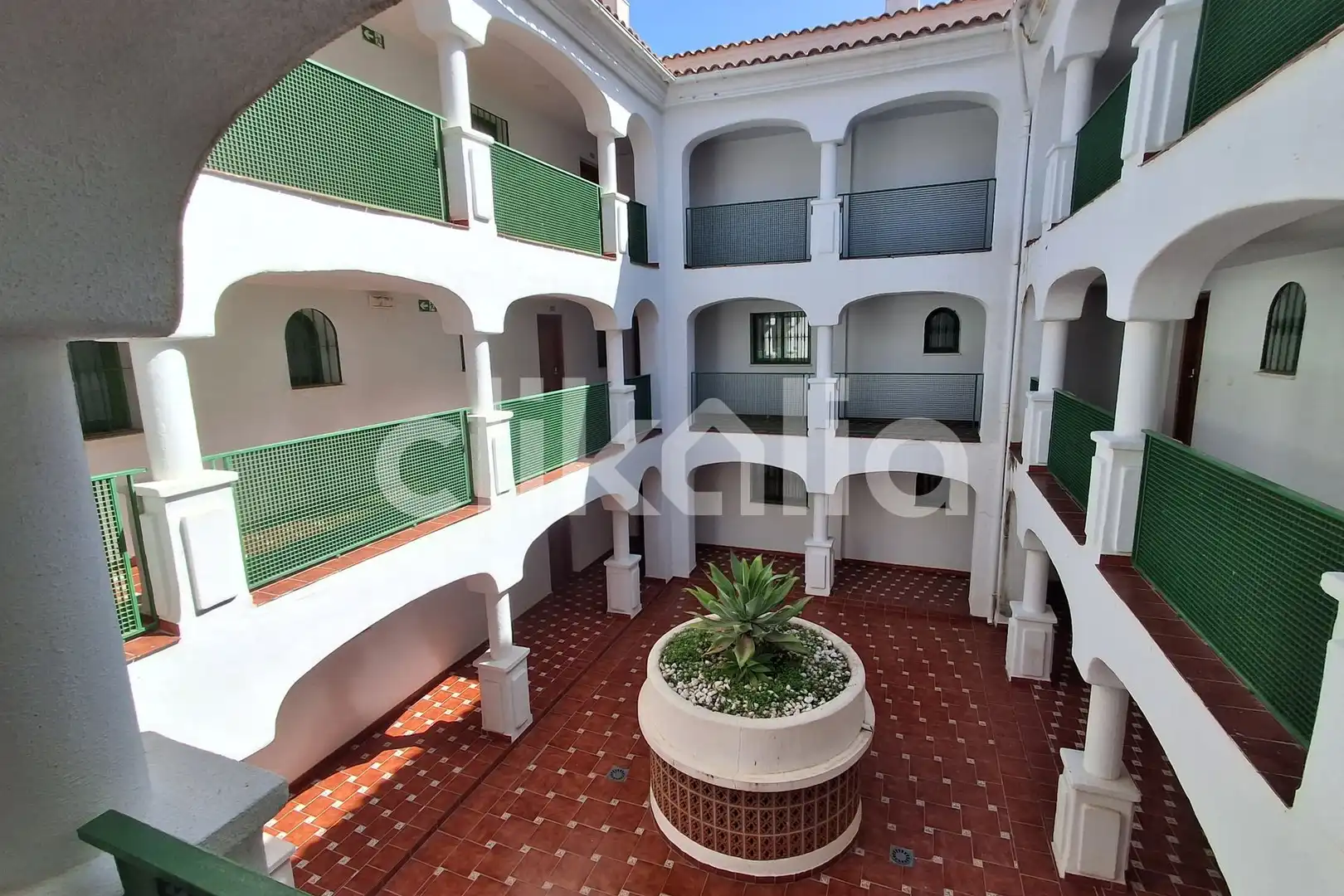 Vista exterior de Pis en venda en Manilva amb Piscina