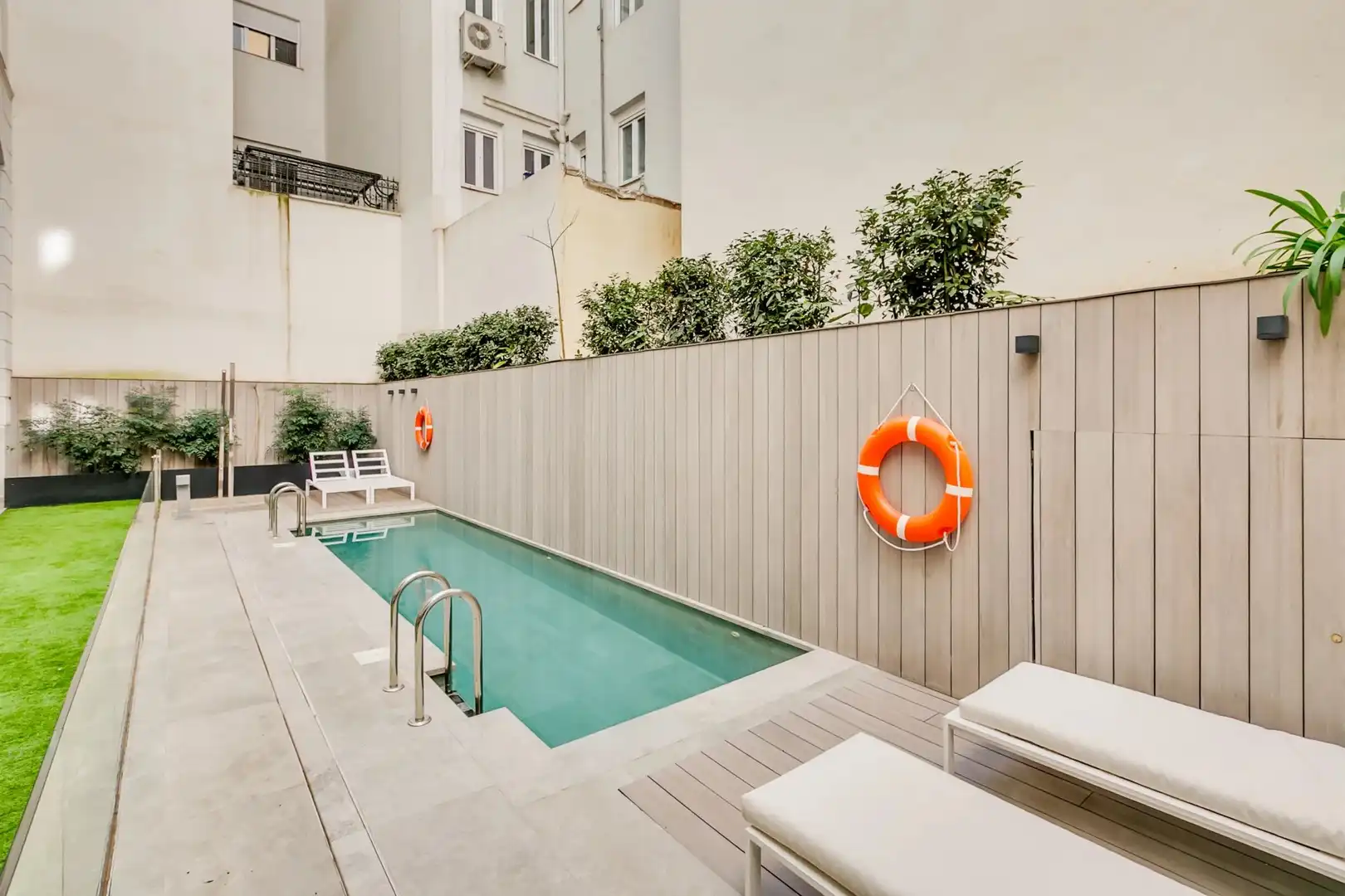 Swimming pool of Flat for rent in Madrid  with Air Conditioner, Heating and Storage room