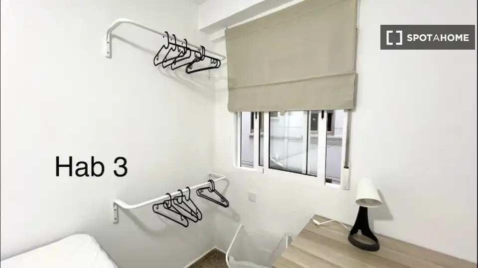 Habitación de Piso de alquiler en Valencia con Aire acondicionado, Calefacción y Amueblado