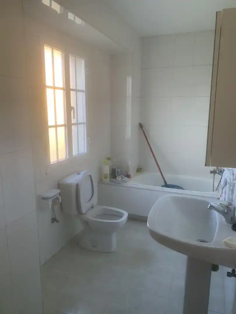 Baño de Piso en venta en Aranga con Jardín privado, Trastero y Amueblado
