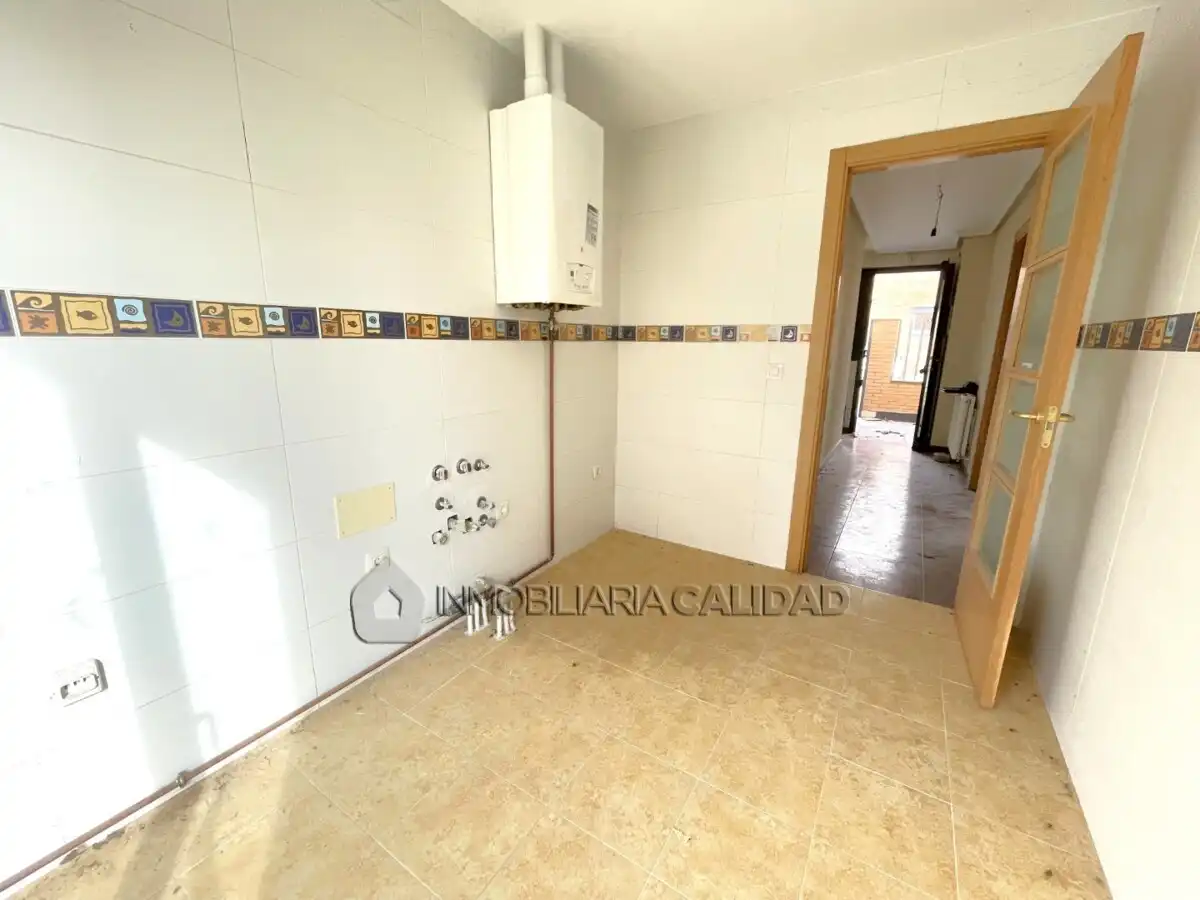 Cuina de Casa o xalet en venda en Alfoz de Quintanadueñas amb Calefacció
