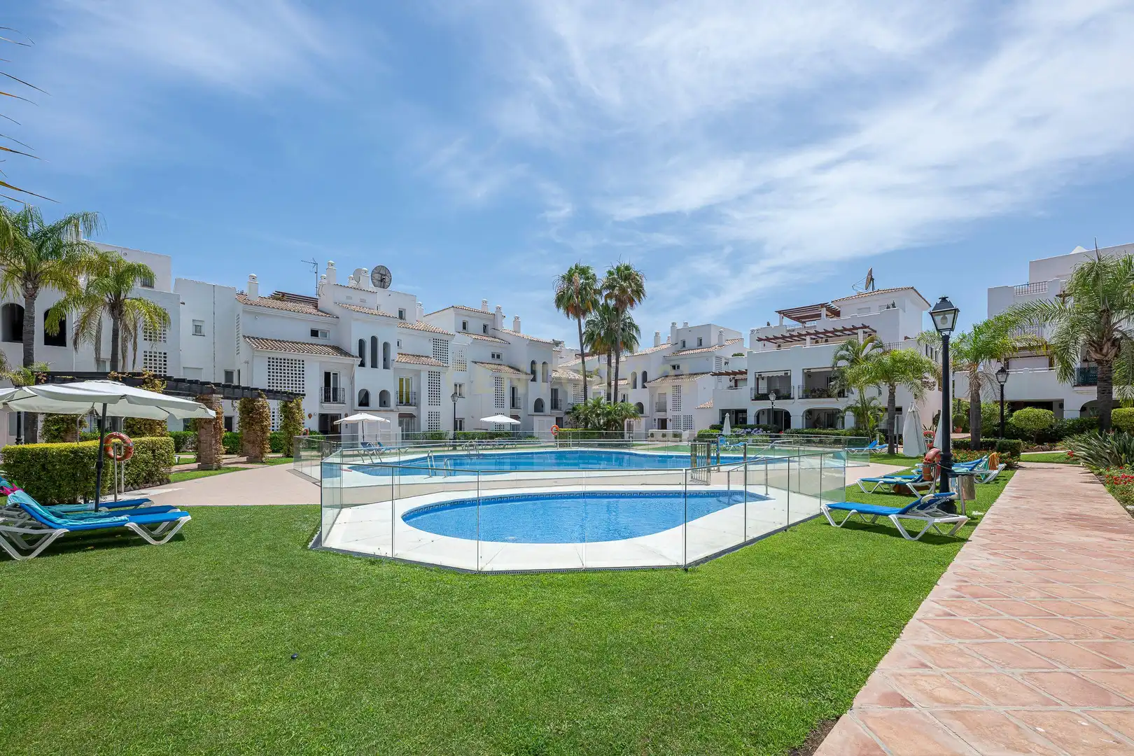 Vista exterior de Apartamento en venta en Marbella con Aire acondicionado, Jardín privado y Trastero