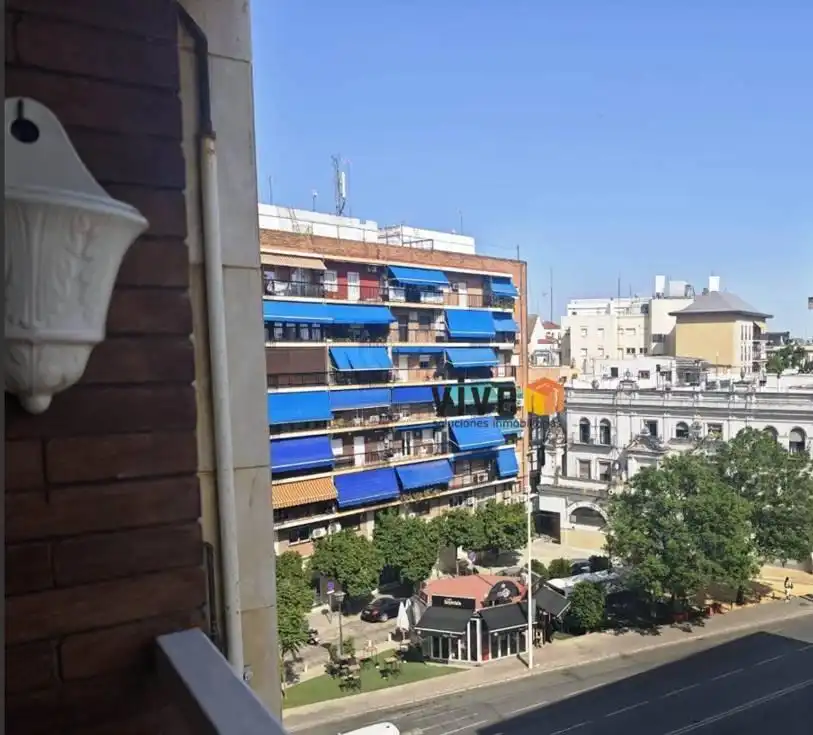 Vista exterior de Pis de lloguer en  Sevilla Capital amb Aire condicionat, Terrassa i Traster