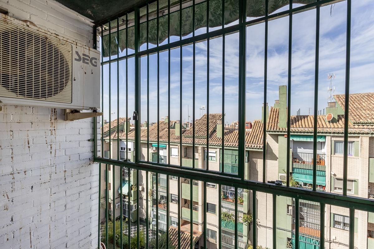 Vista exterior de Pis en venda en  Granada Capital amb Aire condicionat, Calefacció i Terrassa