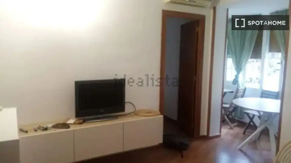 Bedroom of Flat for share in Barcelona  with Air Conditioner, Heating and Furnished