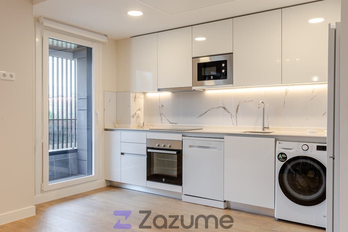 Cuina de Pis de lloguer en  Madrid Capital amb Calefacció, Jardí privat i Terrassa