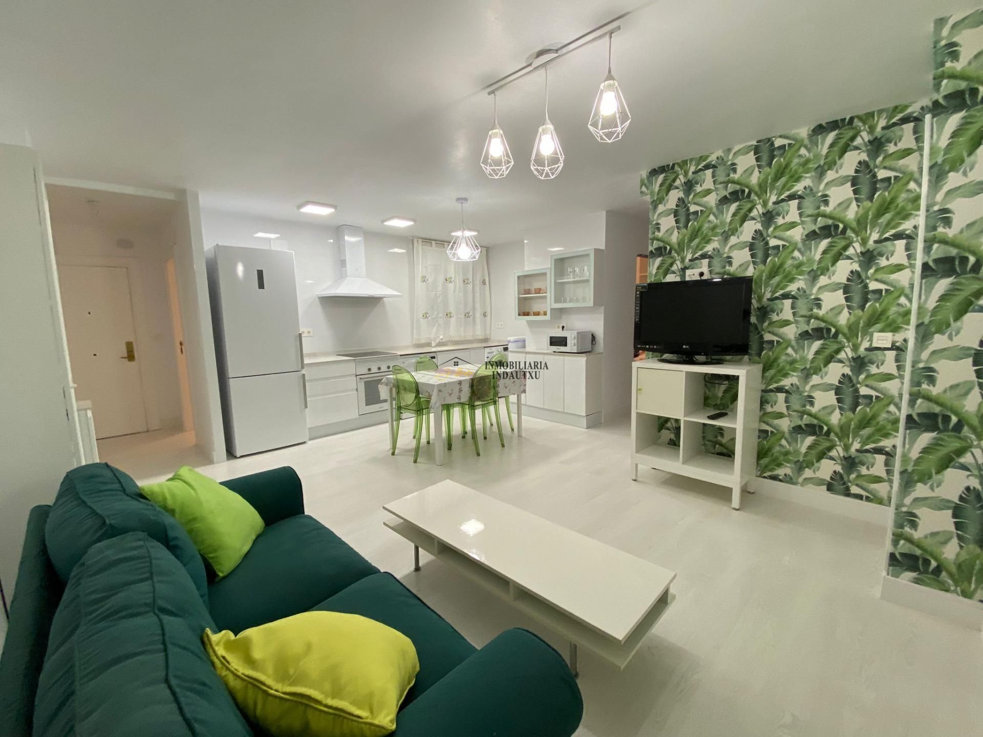 Living room of Flat to rent in Bilbao   with Heating