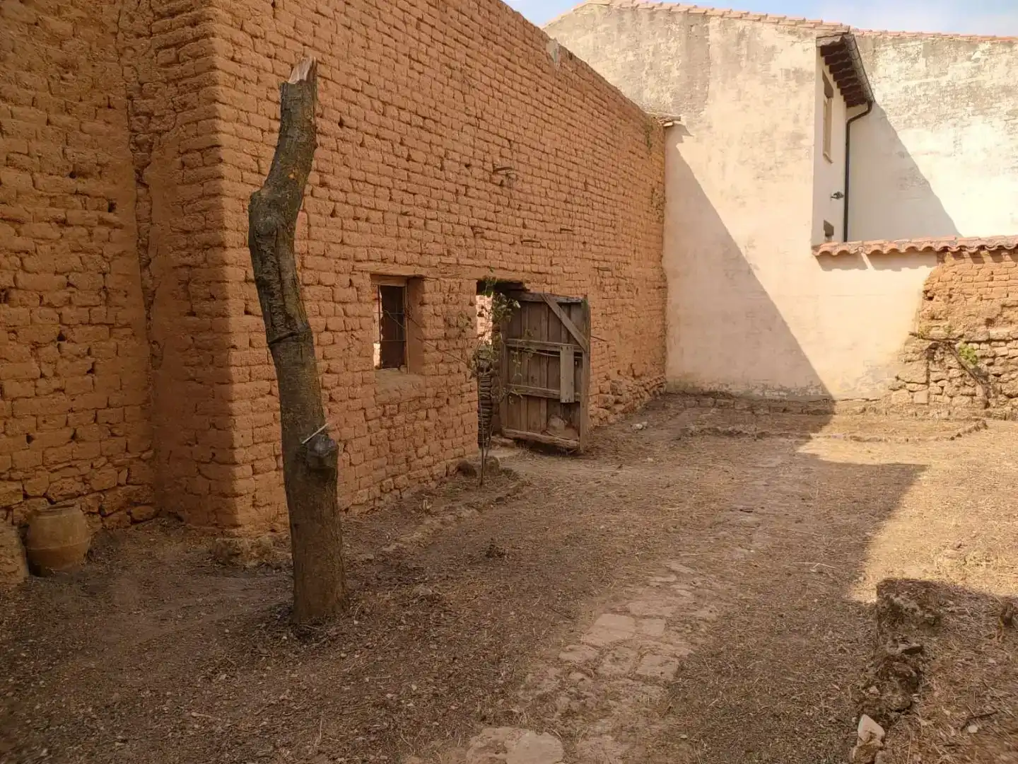 Vista exterior de Casa adosada en venda en Villasandino amb Jardí privat, Traster i Moblat