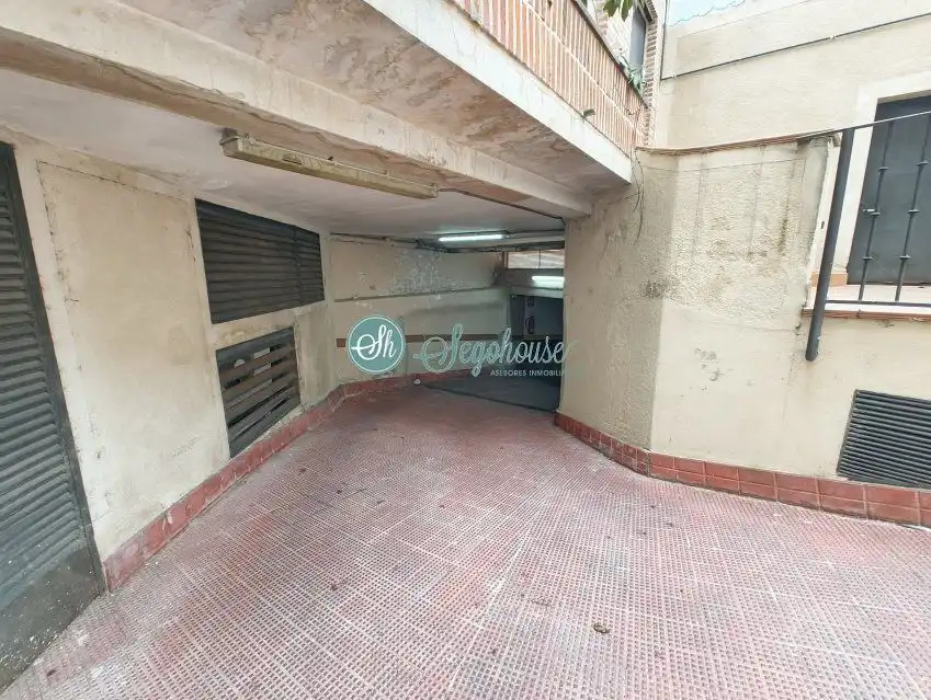 Parking de Piso en venta en Segovia con Calefacción, Trastero y Balcón