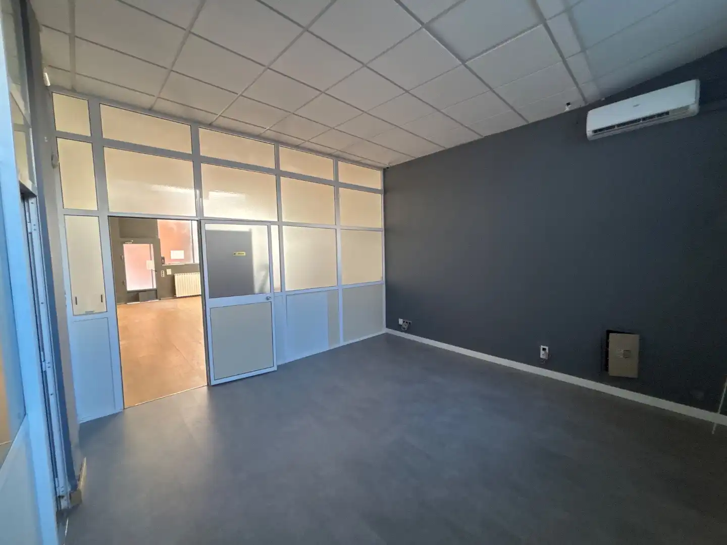 Commercial properties for rent in Zaragoza  with Air Conditioner, Heating and Parquet flooring