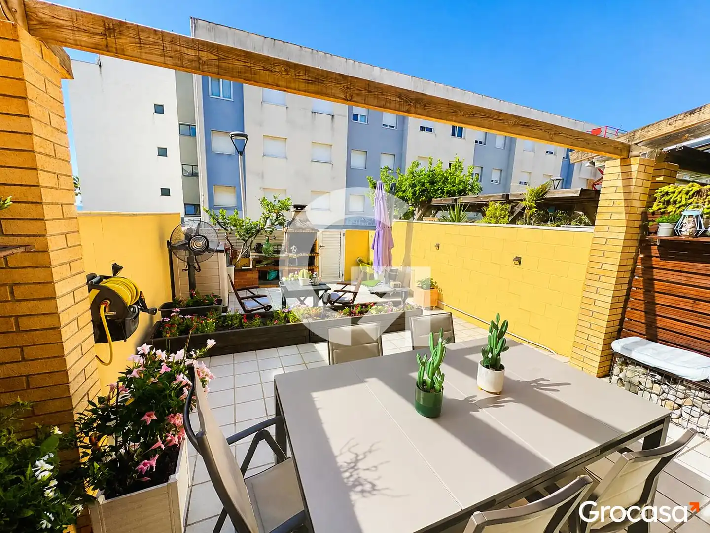 Terrassa de Casa adosada en venda en Cubelles amb Aire condicionat, Calefacció i Jardí privat