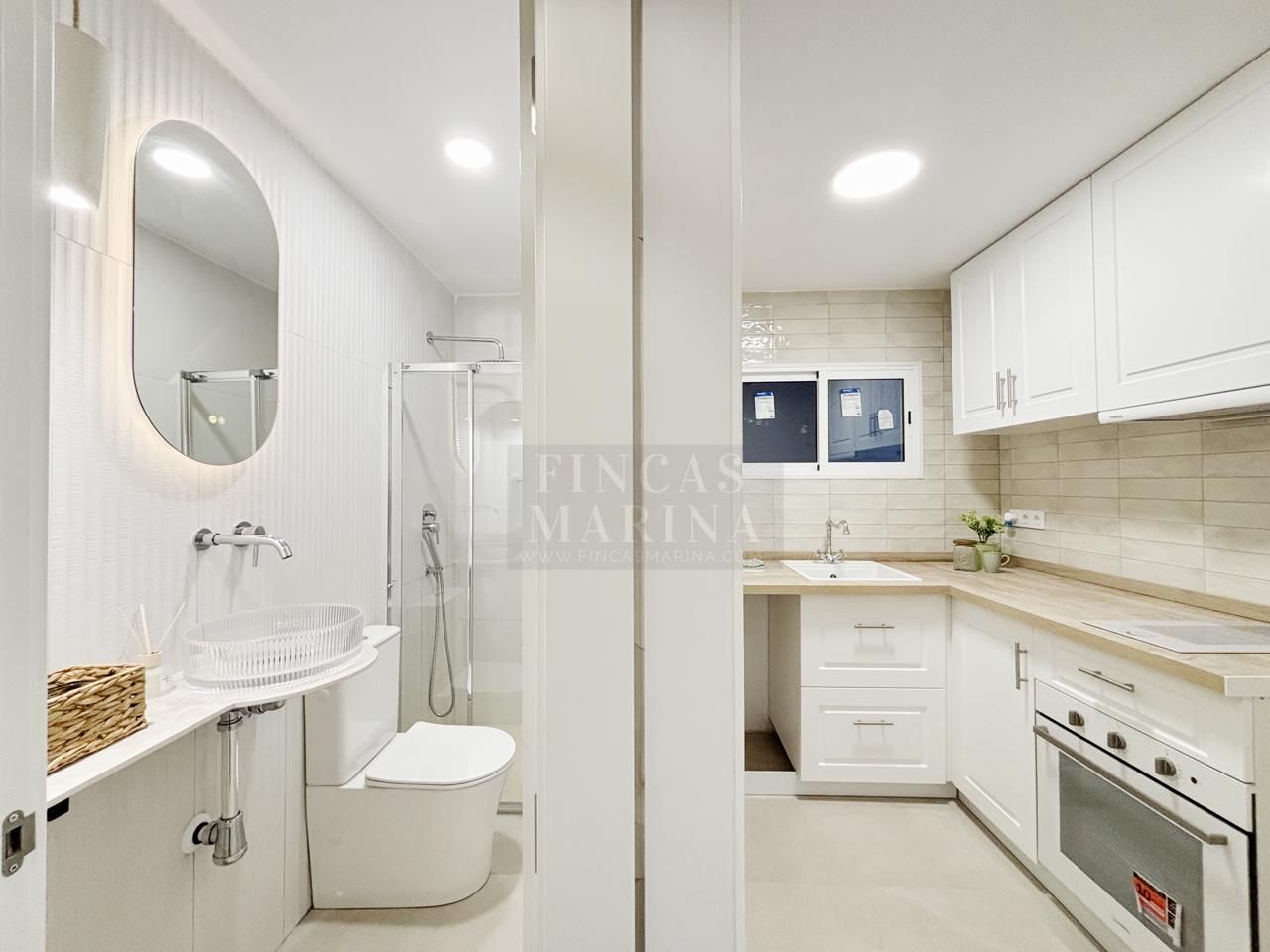 Bathroom of Flat for sale in Gavà  with Air Conditioner, Heating and Parquet flooring