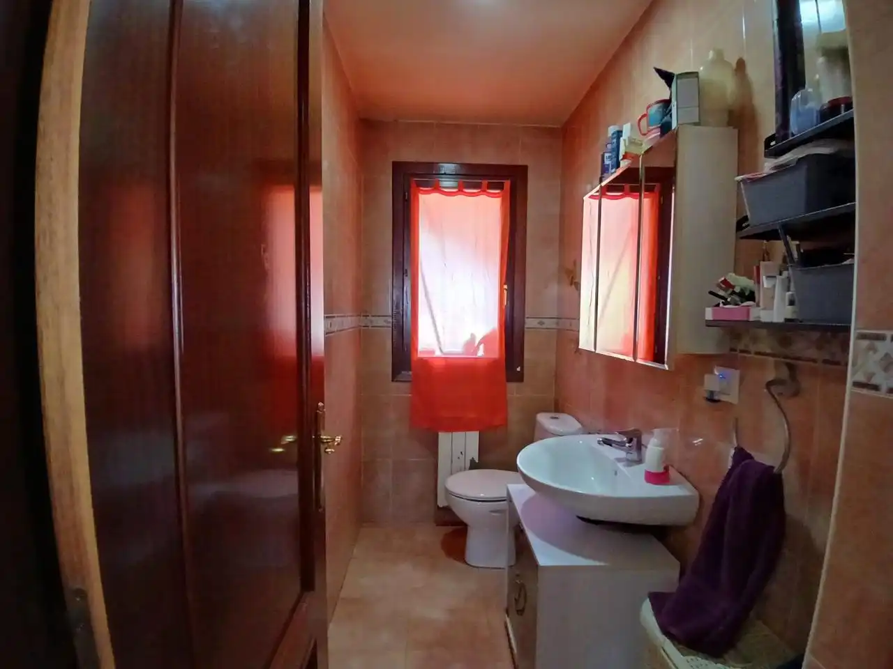 Badezimmer von Einfamilien-Reihenhaus zum Verkauf in Castro-Urdiales mit Heizung, Privatgarten und Terrasse