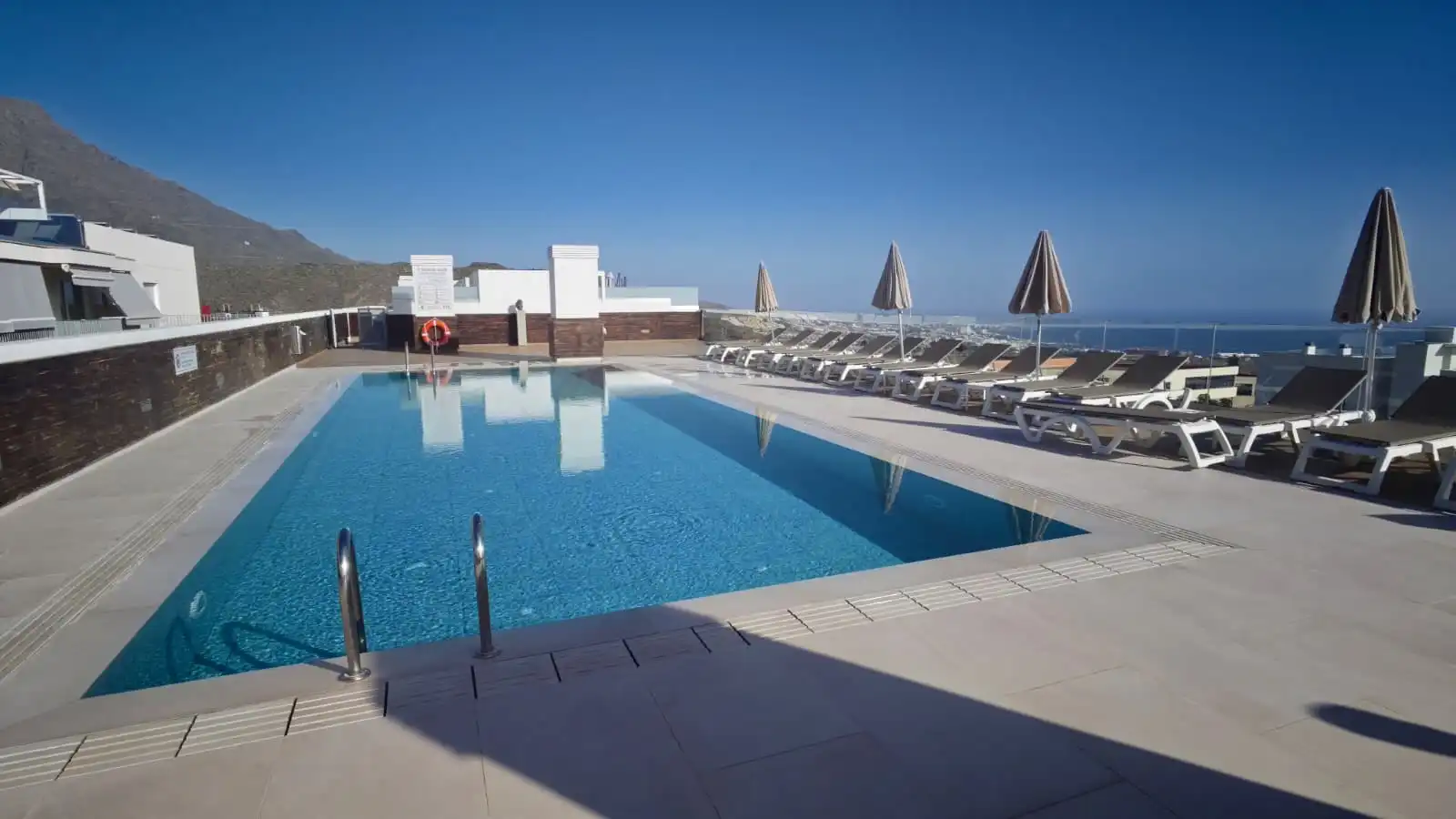 Piscina de Apartamento en venta en Adeje con Amueblado, Horno y Lavadora