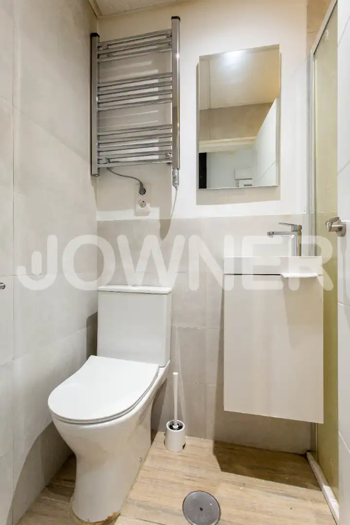 Baño de Piso de alquiler en Madrid con Calefacción, Amueblado y Lavadora