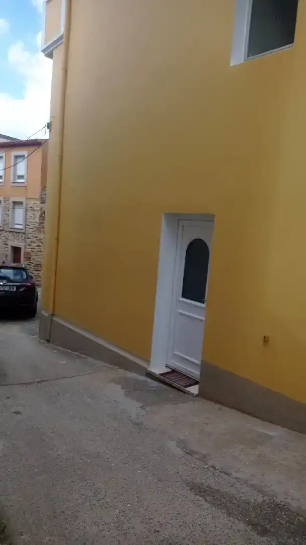 Vista exterior de Casa adosada en venda en Cariño amb Balcó