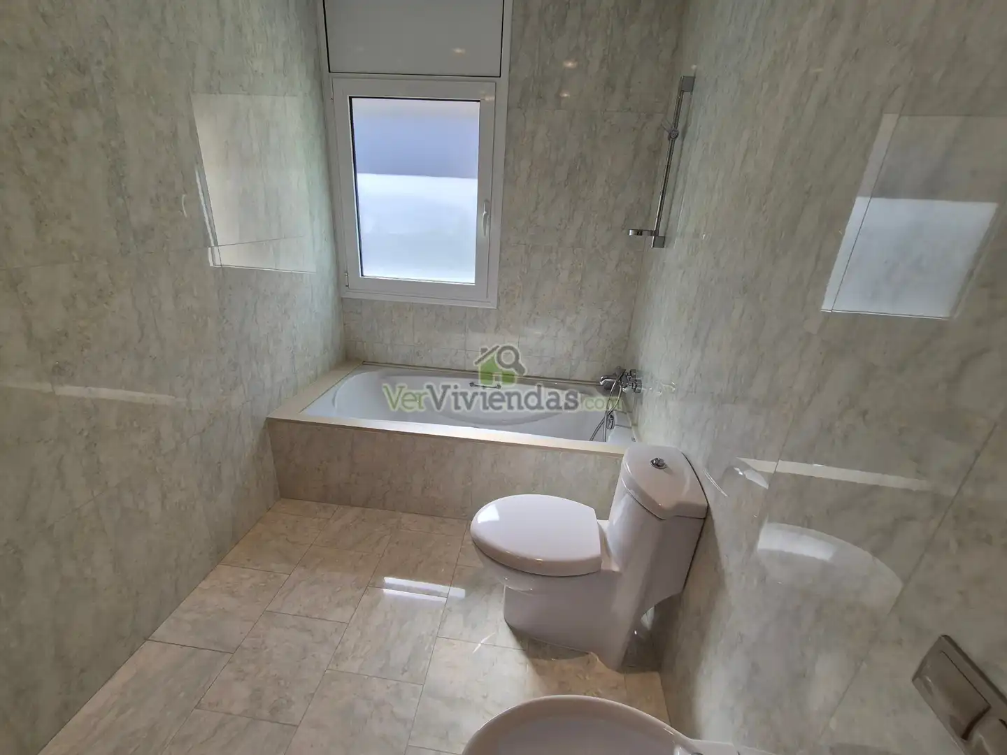 Baño de Casa o chalet en venta en Vallirana con Aire acondicionado, Calefacción y Jardín privado
