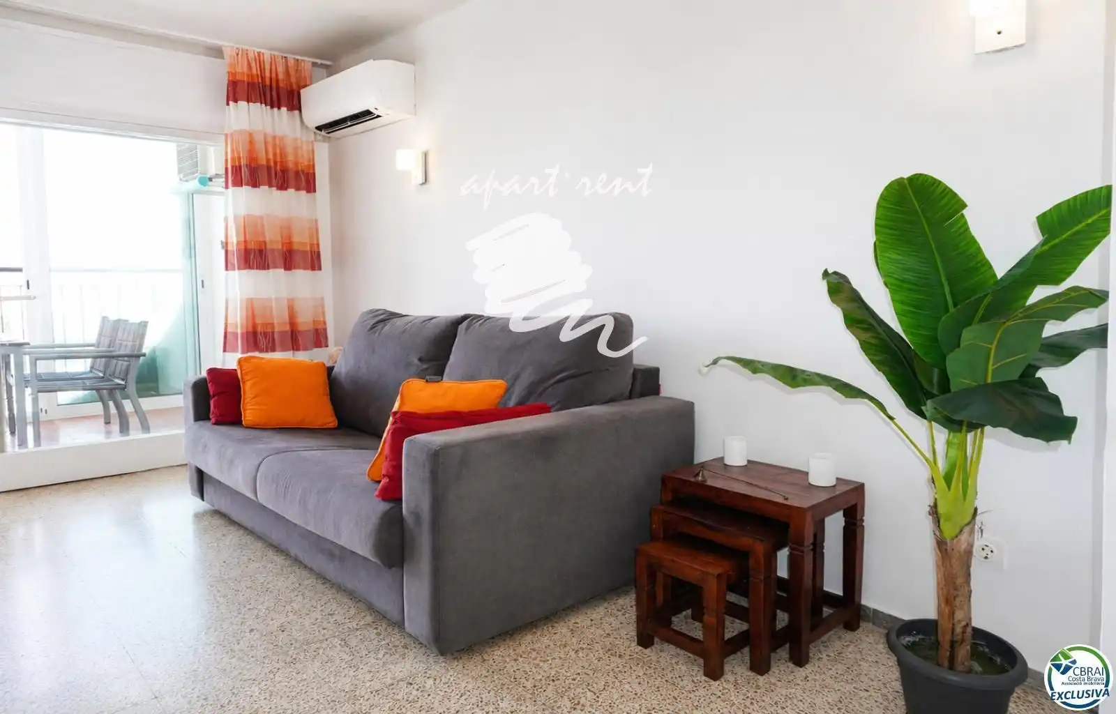 Sala d'estar de Pis en venda en Empuriabrava amb Aire condicionat, Terrassa i Moblat