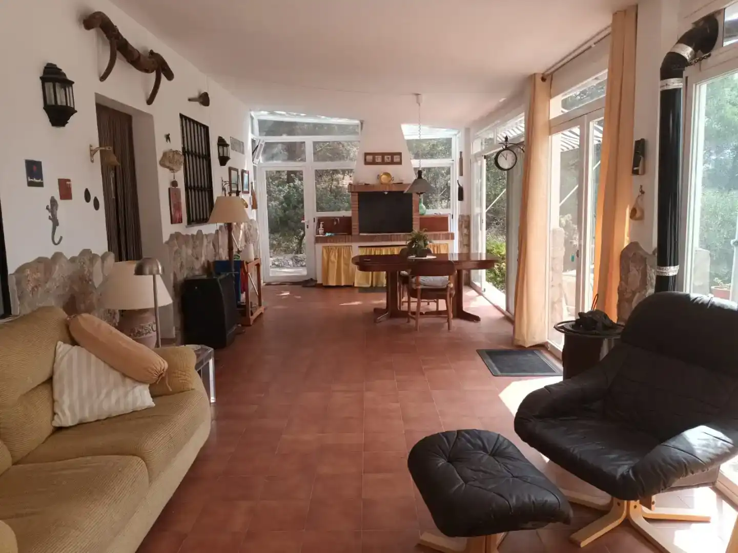 Sala d'estar de Finca rústica en venda en Yunquera amb Piscina