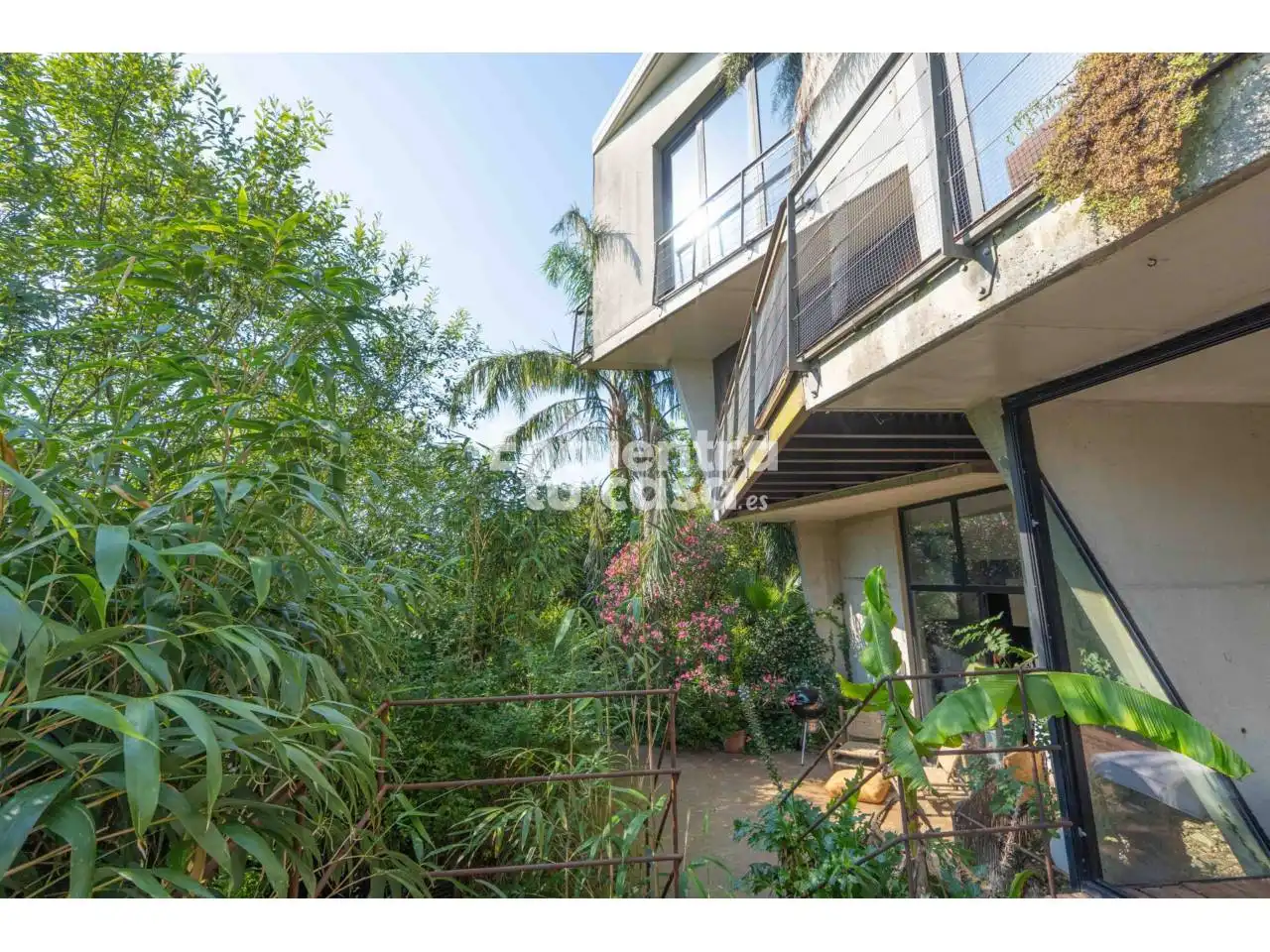 Vista exterior de Casa o xalet en venda en Donostia - San Sebastián  amb Jardí privat, Terrassa i Piscina