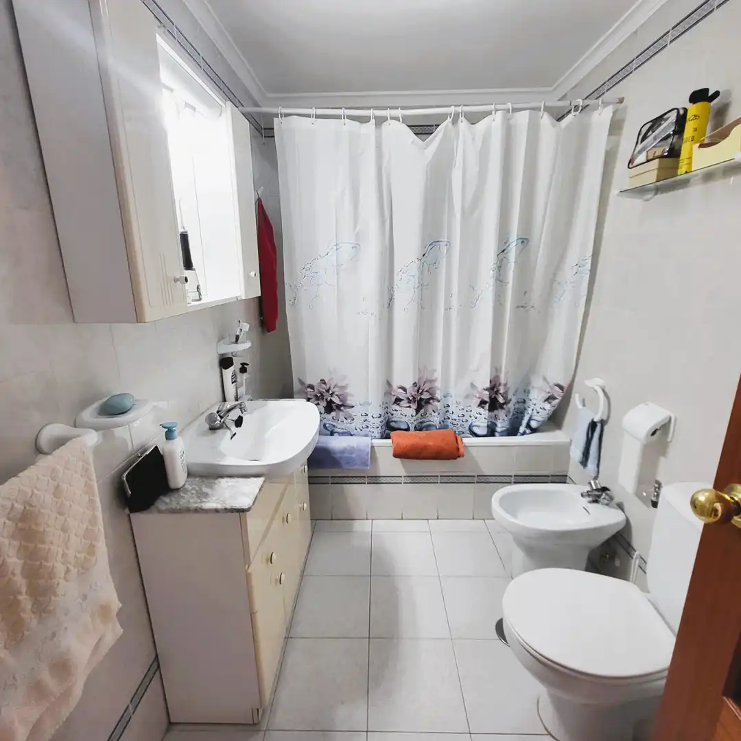 Bany de Apartament en venda en Estepona amb Terrassa i Balcó