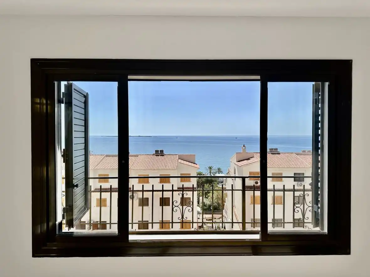 Dormitori de Apartament en venda en Santa Pola amb Calefacció i Terrassa