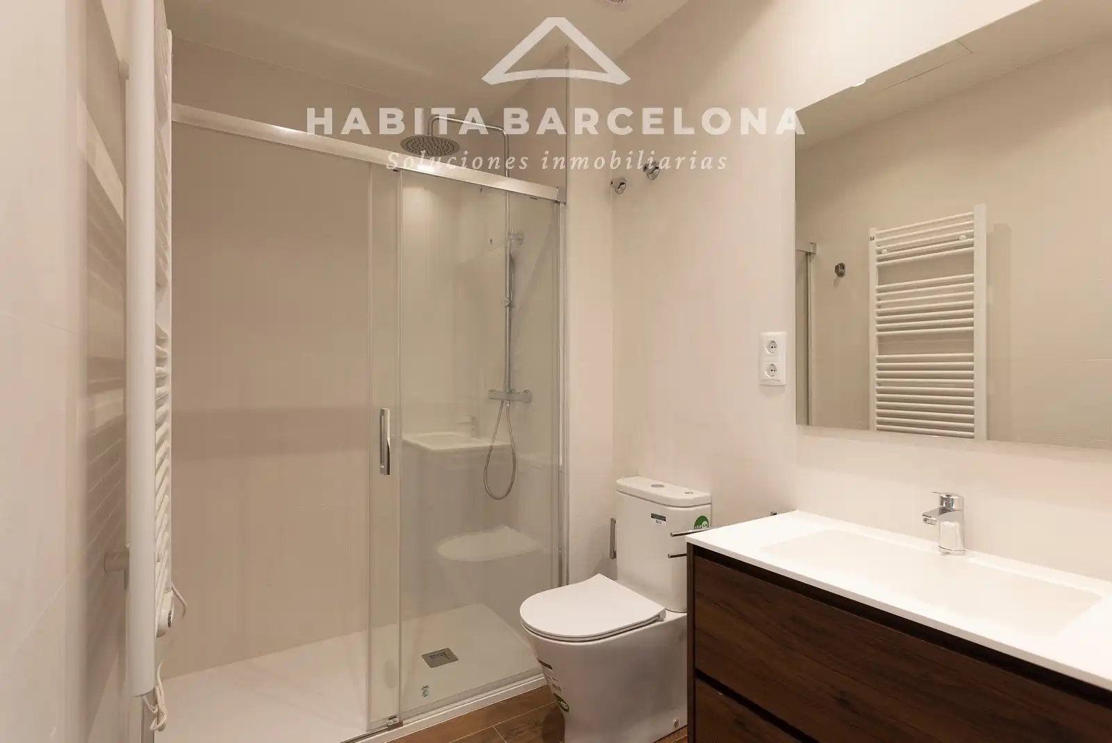 Habitación de Dúplex en venta en Barcelona con Aire acondicionado, Calefacción y Jardín privado