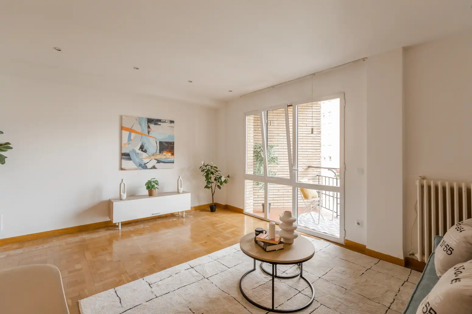 Living room of Flat for sale in  Pamplona / Iruña  with Heating, Parquet flooring and Terrace